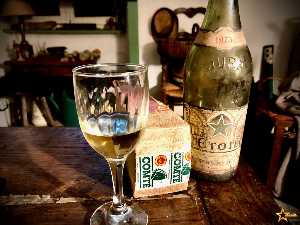 Vin du Jura et Comté dans une maison jurassienne